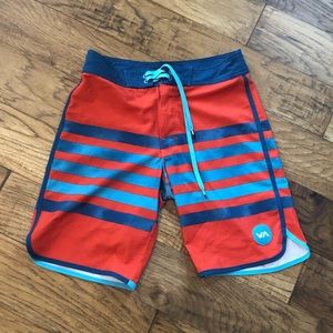Men’s board shorts.